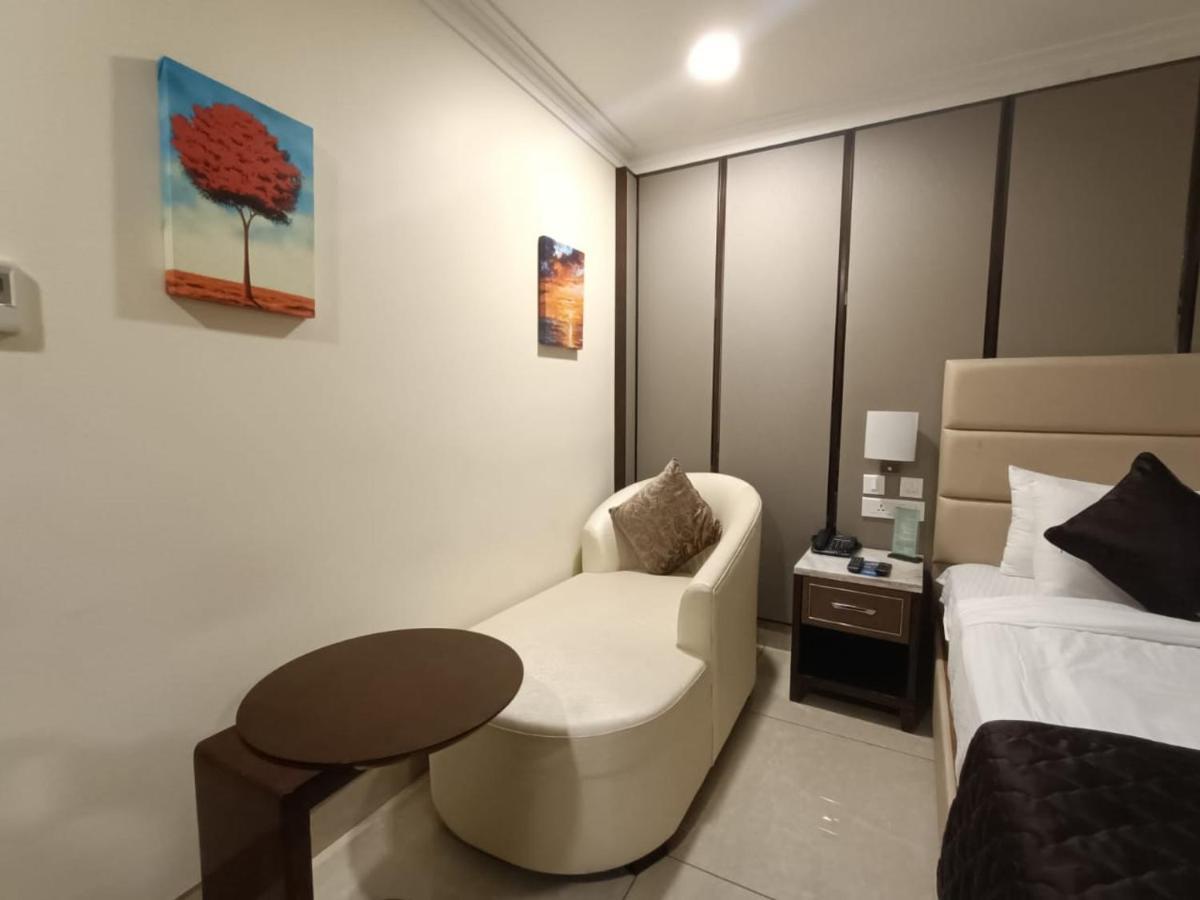 Rkn Grand Hotel Pondicherry Exterior photo